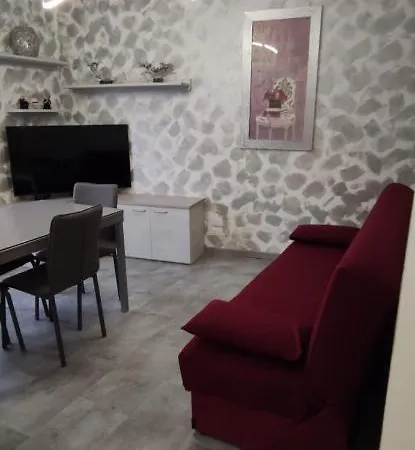 Sommacon House Apartmán *