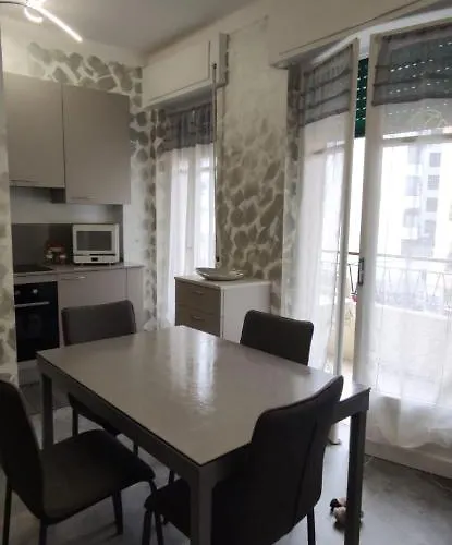 Sommacon House דירה